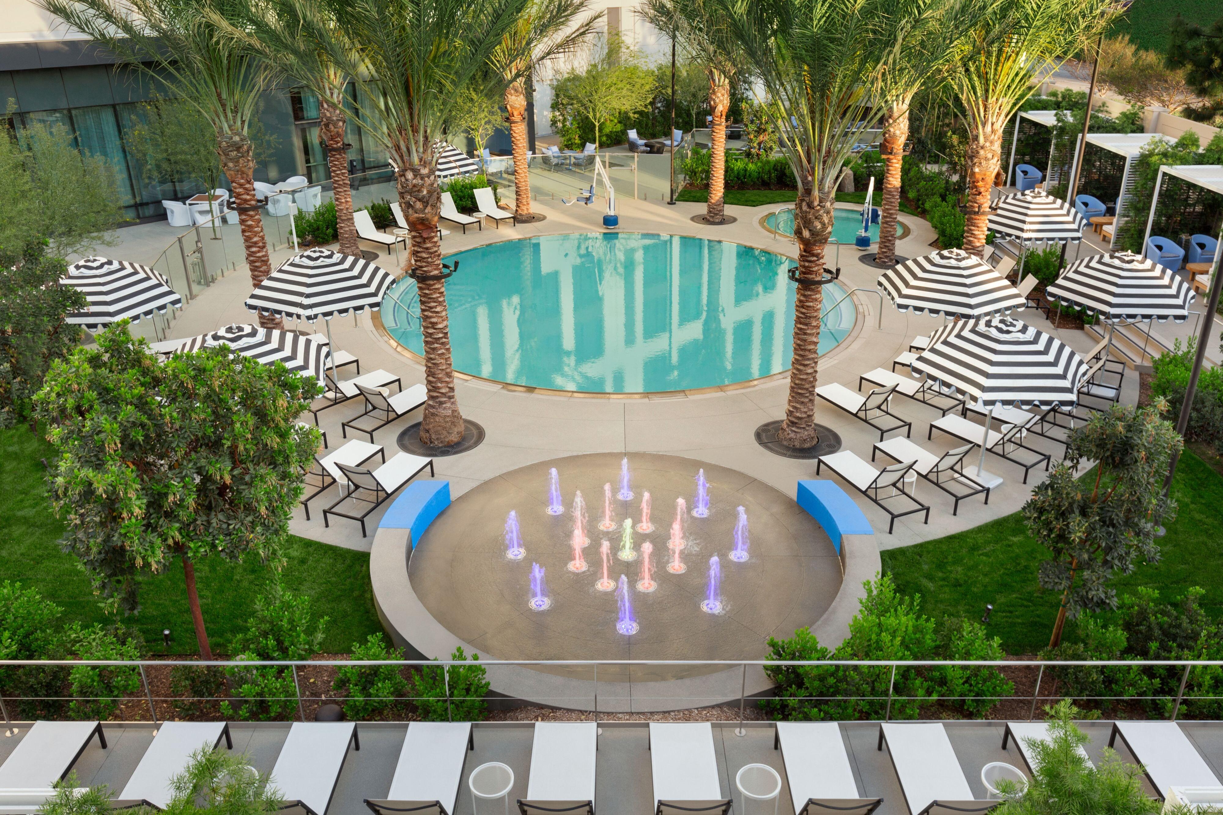 The Viv Hotel, Anaheim, A Tribute Portfolio Hotel エクステリア 写真 The Fountains at Talking Stick Resort